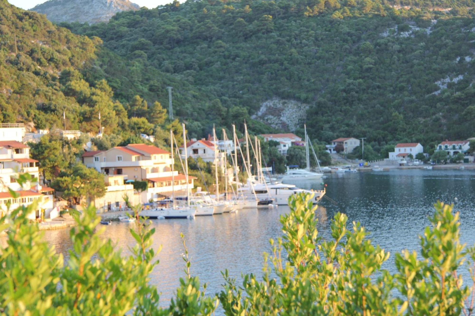 Accommodation Triton Lastovo Eksteriør bilde