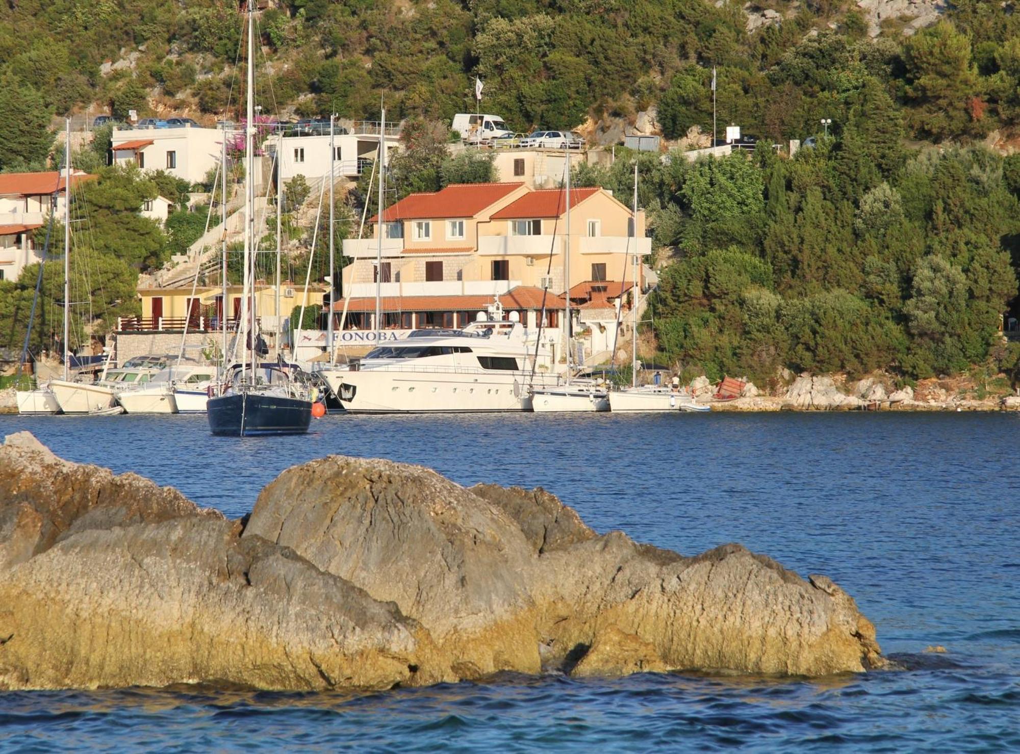 Accommodation Triton Lastovo Eksteriør bilde